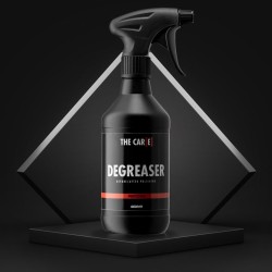 Sgrassatore spray per rimuovere sporco e impurità dall’auto