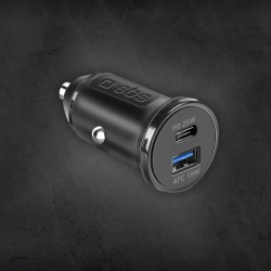 Caricabatteria auto con Power Delivery e porte USB-A e USB-C