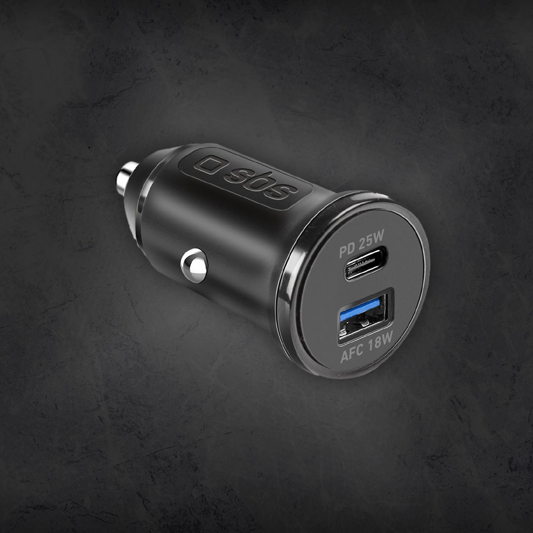 Caricabatteria auto con Power Delivery e porte USB-A e USB-C