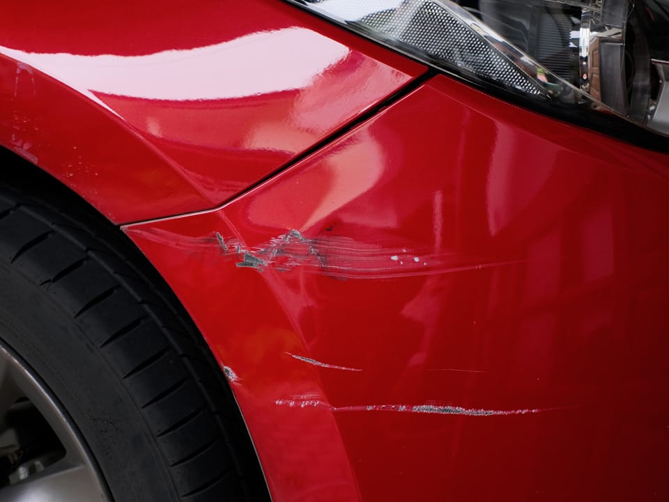 Danni sulla carrozzeria e bolli sono facilmente riparabili con lo stucco per carrozzeria The Care