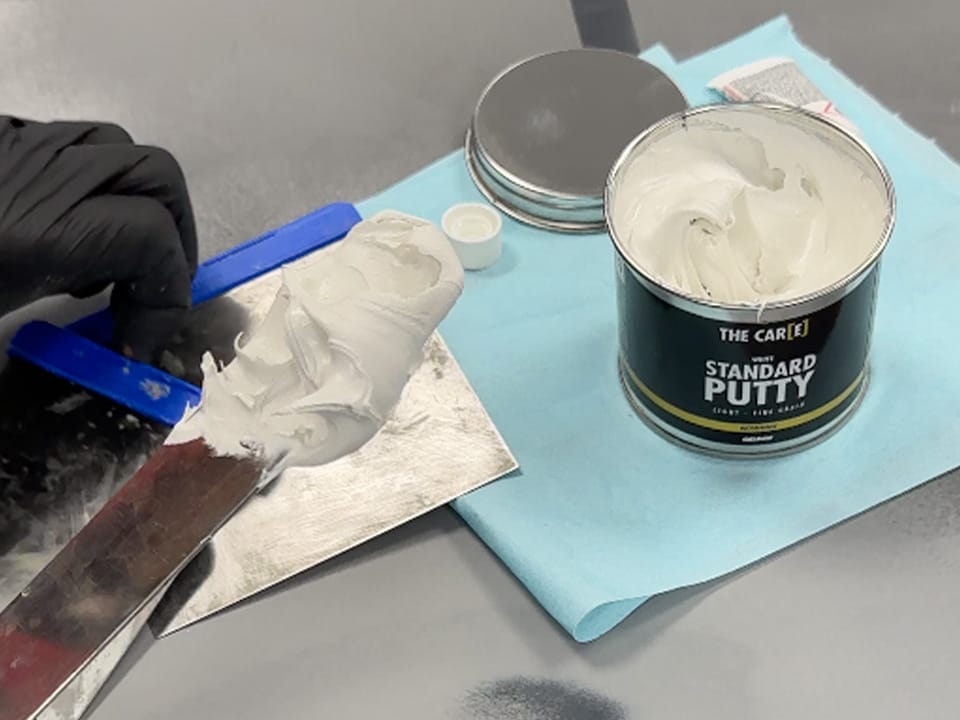 Stucco in pasta bianco The Care ideale per finiture estetiche e lisce