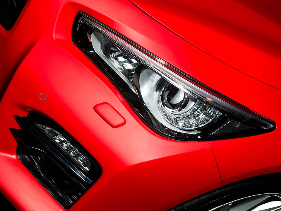 Aspetto opaco ed elegante delle superfici dell’auto con il detailer auto The Care rigenerante e protettivo