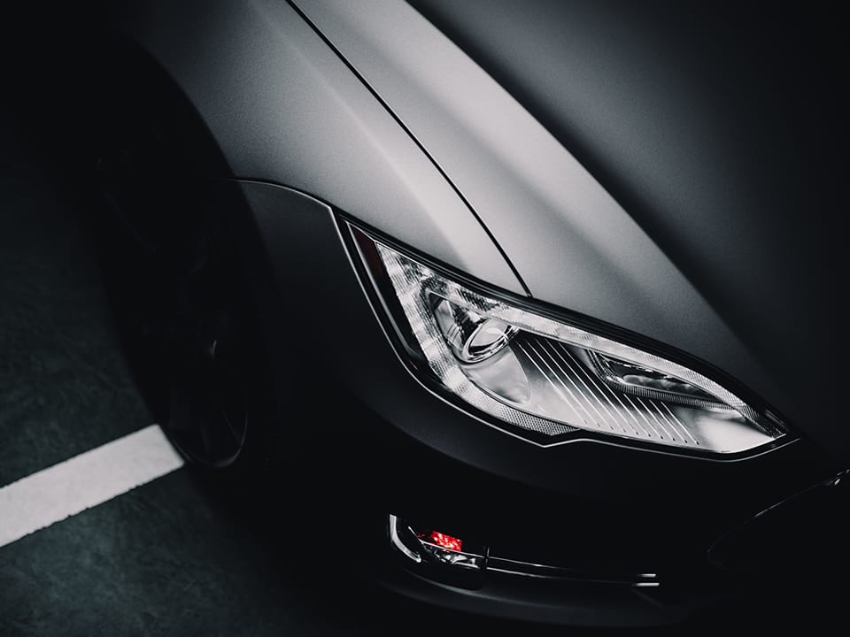 Finitura opaca della superficie dell’auto dopo l’utilizzo del detailer rigenerante e protettivo The Care