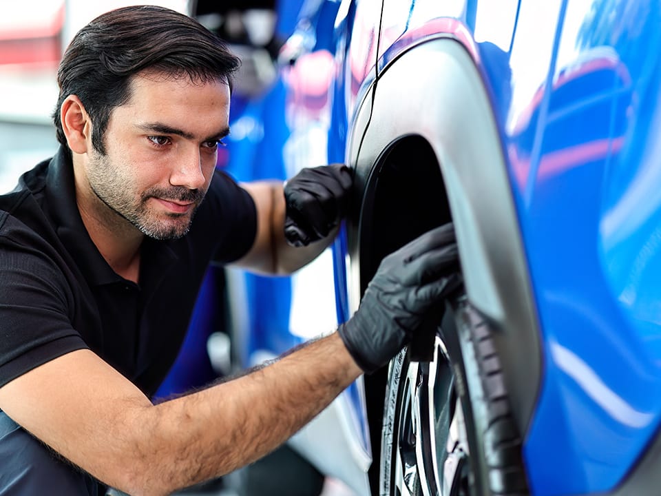 La vernice per pneumatici The Care rinnova e protegge le gomme dell'auto nel tempo