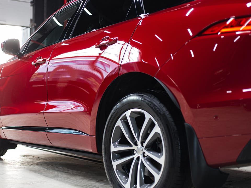 La cera lucidante auto The Care mantiene la brillantezza dell’auto a lungo, garantendo un aspetto eccellente delle superfici