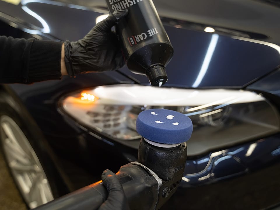 La cera lucidante auto The Care è un prodotto liquido ottenuto da cere di origine naturale