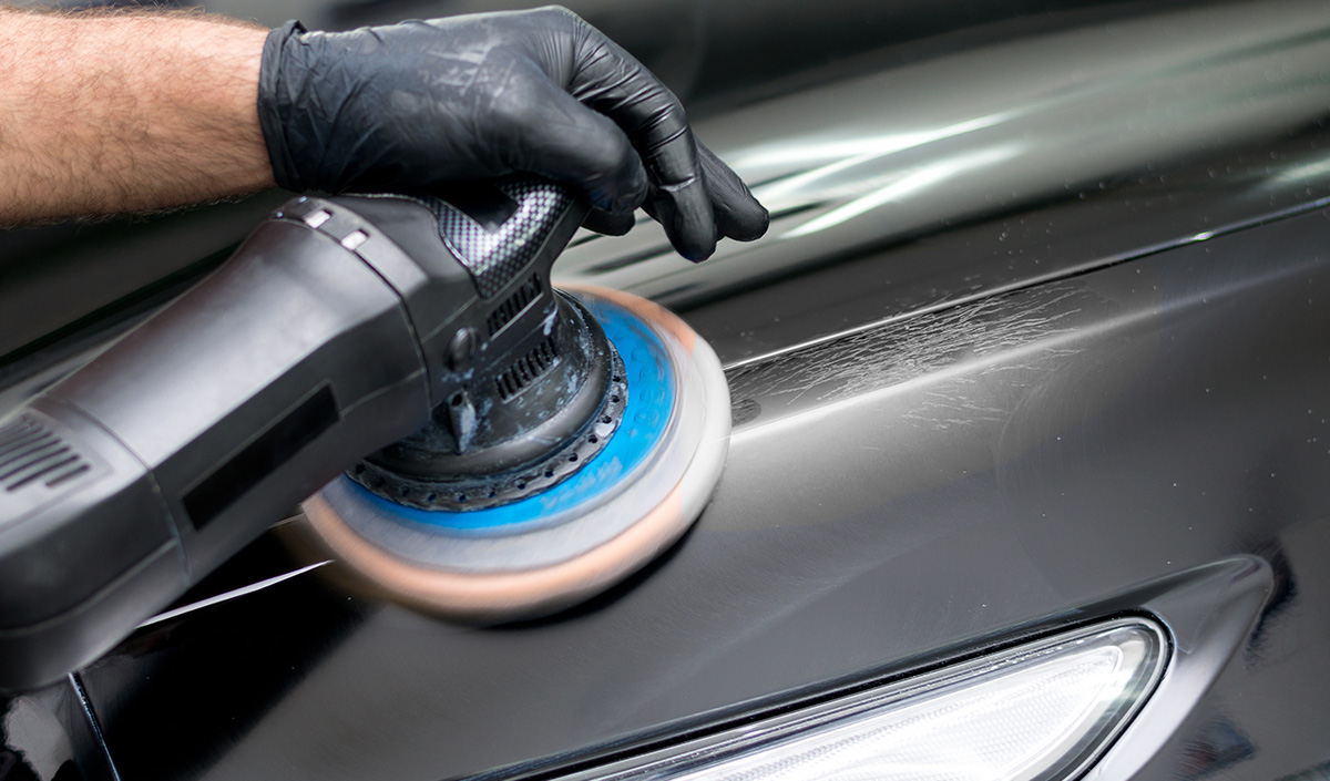 Difference between abrasive paste and polish for cars and their use for removing scratches and imperfections from the car