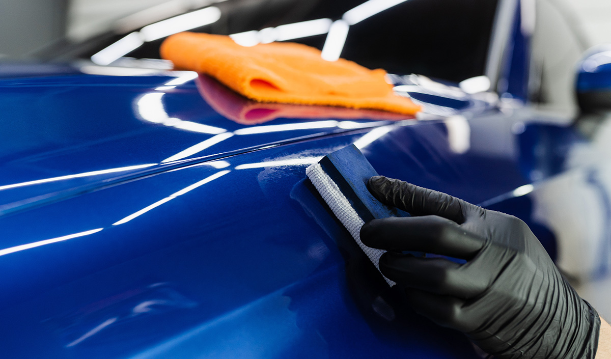 How to apply car wax to protect the paint and enhance shine 