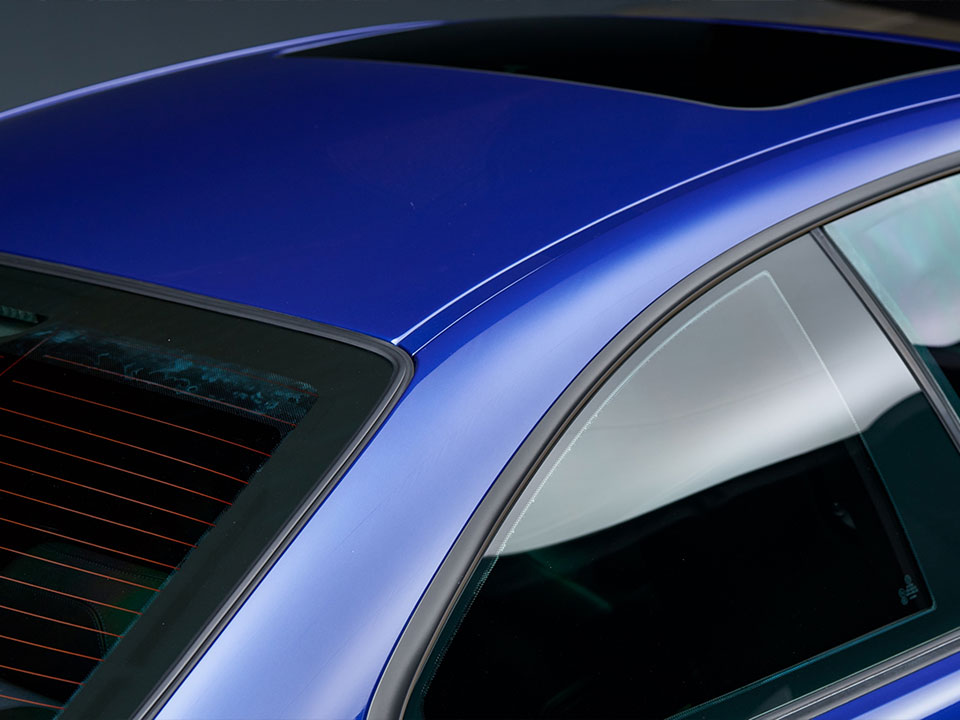 Pulire il tettuccio dell’auto: errori da evitare e tecniche sicure