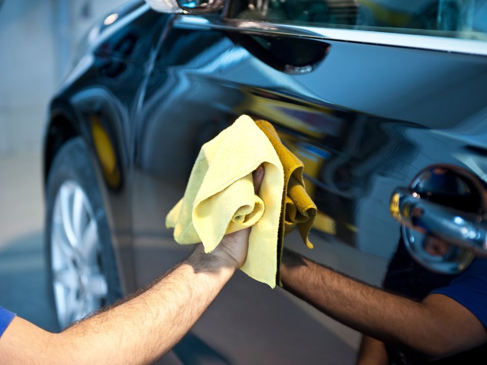 Preparare l’auto alla primavera: i controlli e le pulizie da fare